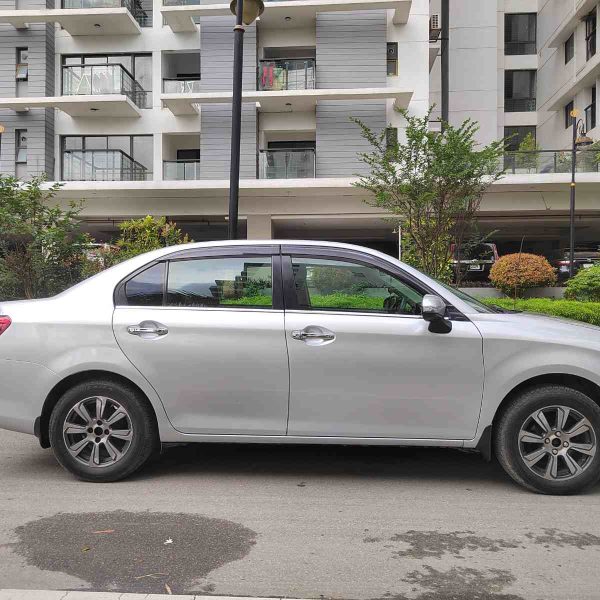 Toyota Axio  – চমৎকার পারিবারিক ও ব্যক্তিগত ব্যবহারের উপযোগী একটি নির্ভরযোগ্য গাড়ি