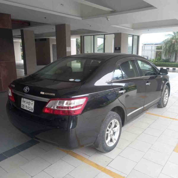 Toyota Premio একটি অসাধারণ গাড়ি যা আপনার দৈনন্দিন প্রয়োজনে এবং পরিবারের জন্য উপযুক্ত