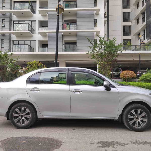 Toyota Axio  – চমৎকার পারিবারিক ও ব্যক্তিগত ব্যবহারের উপযোগী একটি নির্ভরযোগ্য গাড়ি